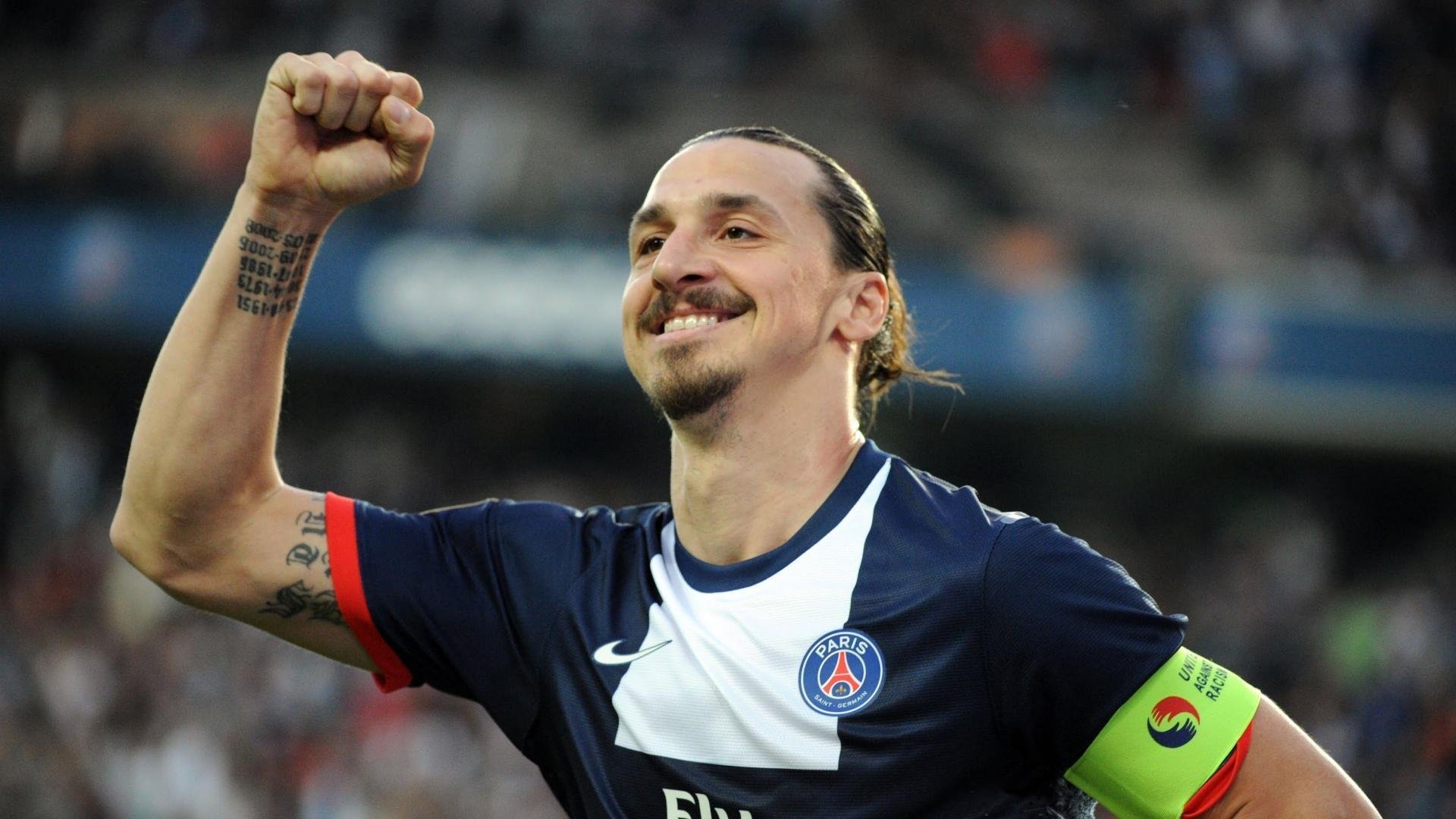 “场外趣事:明星球员的暖心生活”,明星球员足球