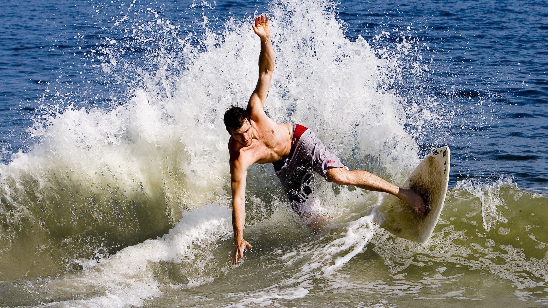 九游游戏-德国马术协会与国际马术联合会合作，举办国际马术交流活动，促进技术交流。