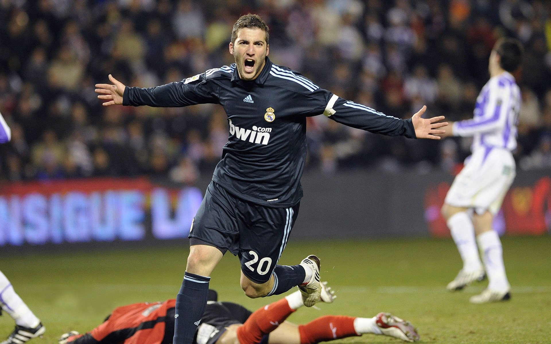 九游平台官网-阵型揭秘:赛季中最流行的五大战术!,新赛季打法